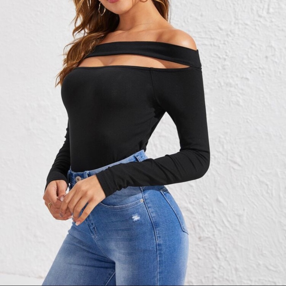 Long sleeve black top of the shoulder